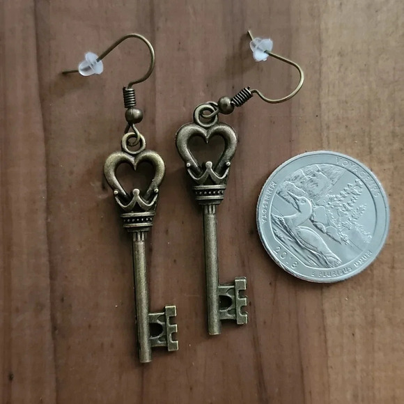 Vintage Key Earrings - Picture 1 of 1